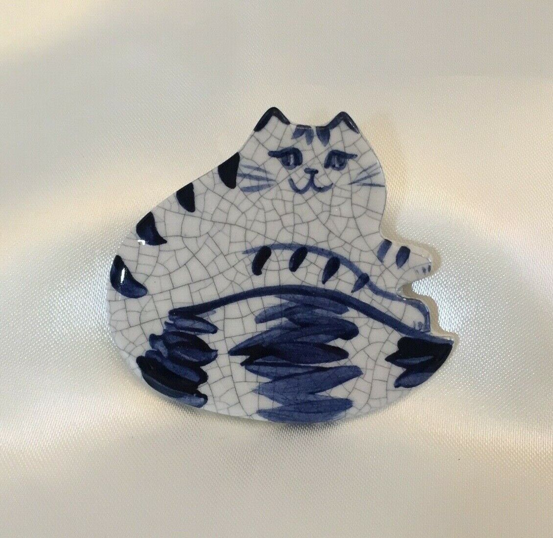 Vtg Handmade Kitty CAT Pin Signed Dated 1995 Crackled Ceramic Blue & White 2.25
