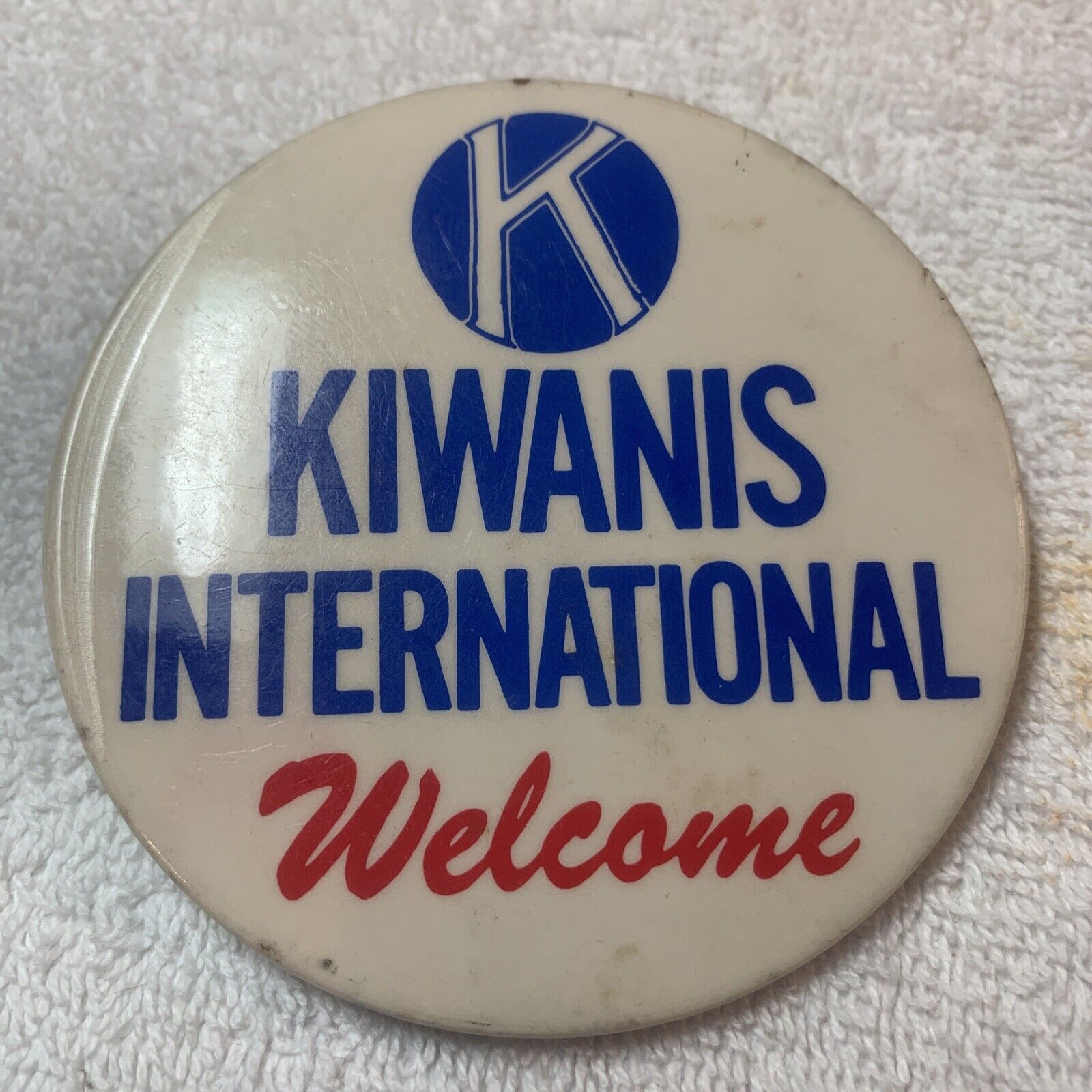 Kiwanis International Welcome Vintage Pin Back Button, Read