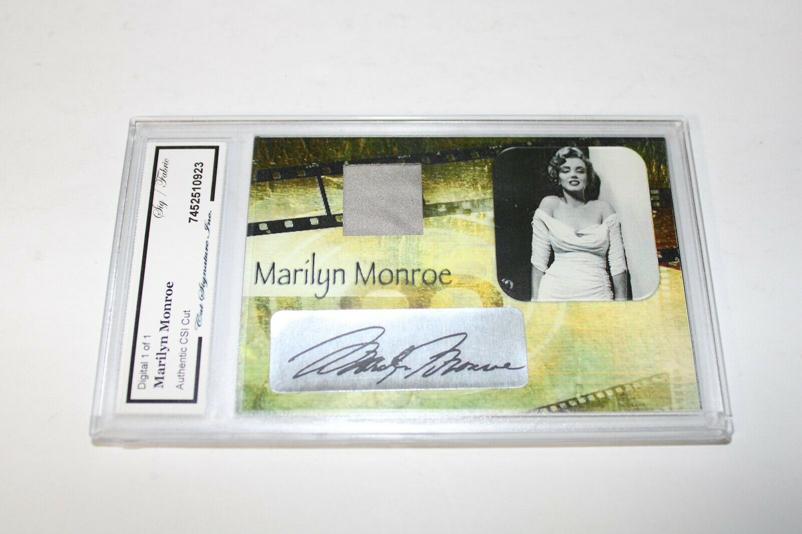 Marilyn Monroe, "authentic Csi Cut" Reprint Autograph, Replica Material Cut 1/1